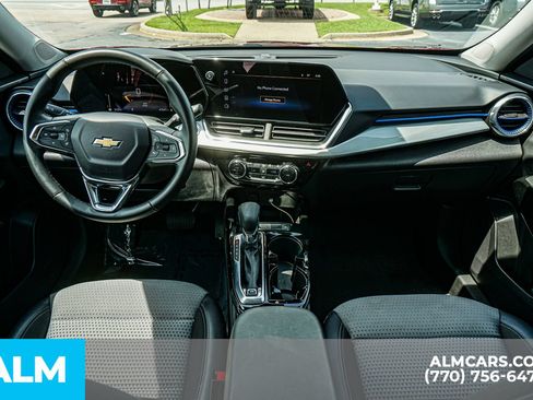 Used 2025 Chevrolet Trax LT w/ LT Convenience Package FWD image 29