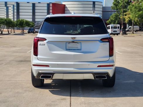 Used 2022 Cadillac XT6 Premium Luxury w/ Technology Package FWD image 6