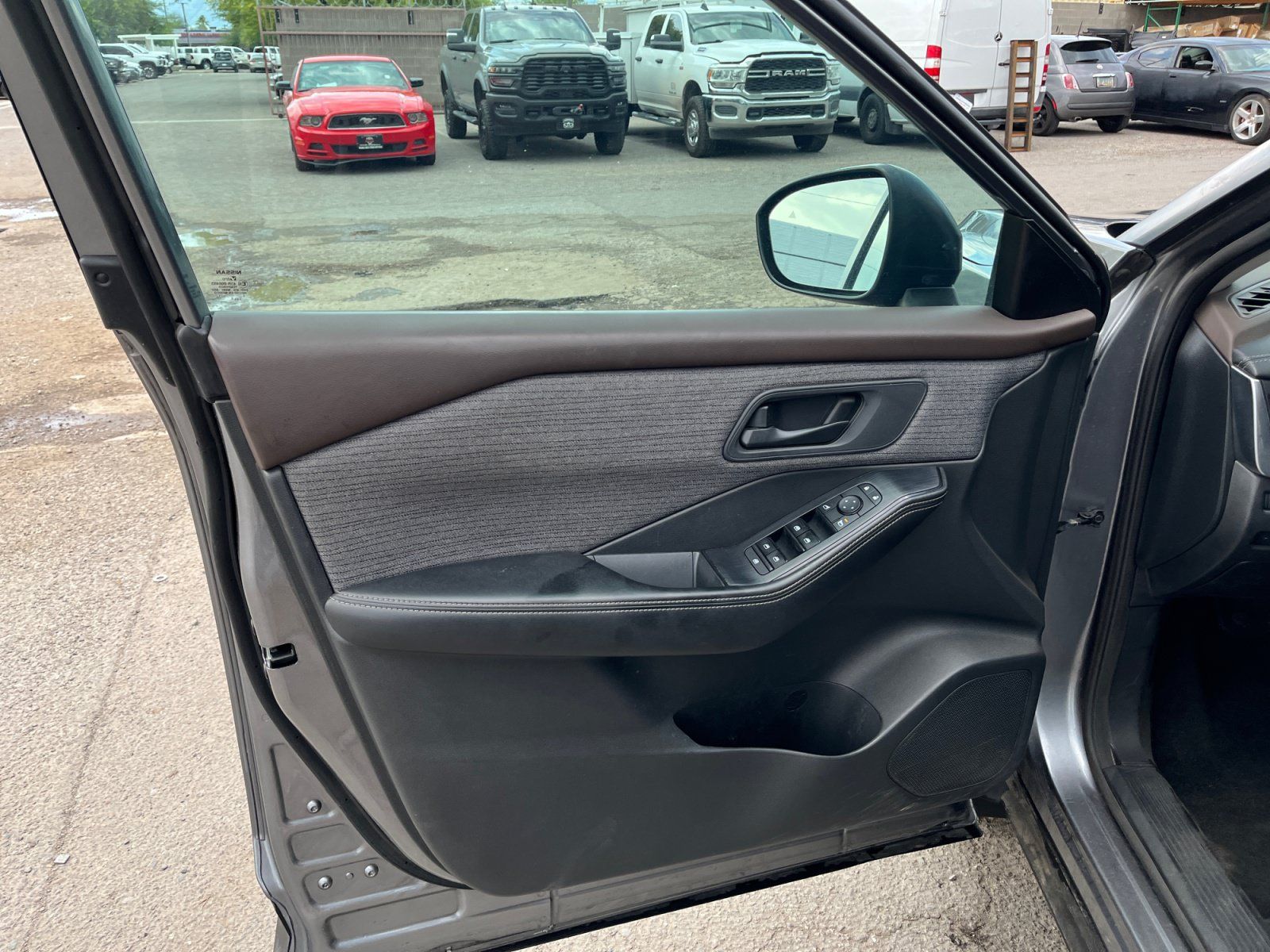 Used 2021 Nissan Rogue S FWD image 13