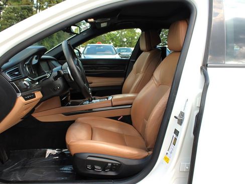 Used 2013 BMW 750Li image 14