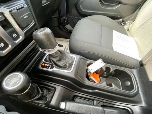 Used 2020 Jeep Wrangler Sport AWD/4WD image 18