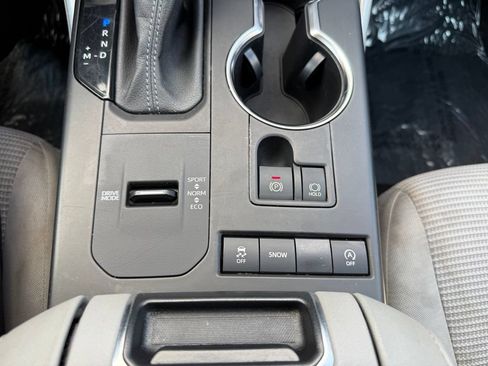 Used 2022 Toyota Highlander LE FWD image 42