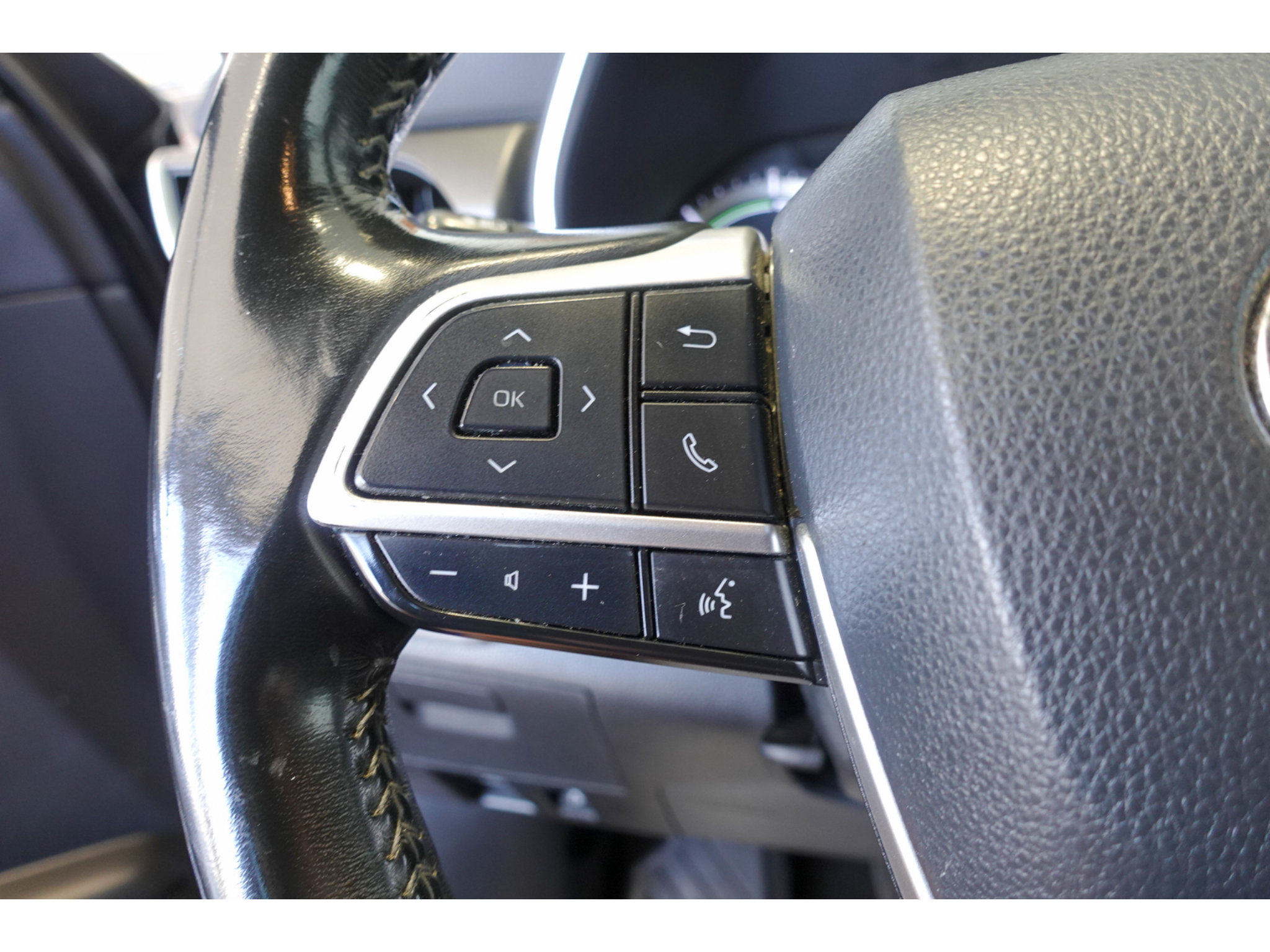 Used 2023 Toyota Highlander XLE w/ Protection Package #3 (TMS) AWD/4WD image 15