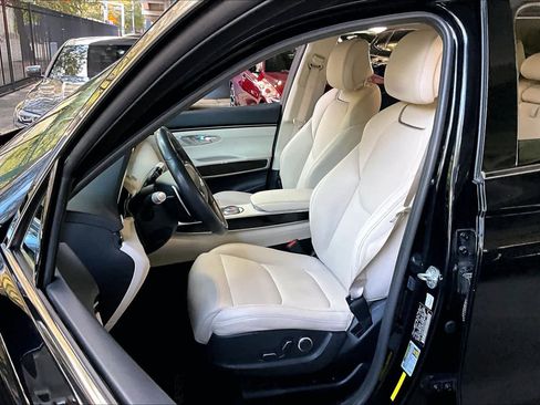 Used 2022 Genesis GV70 2.5T image 7