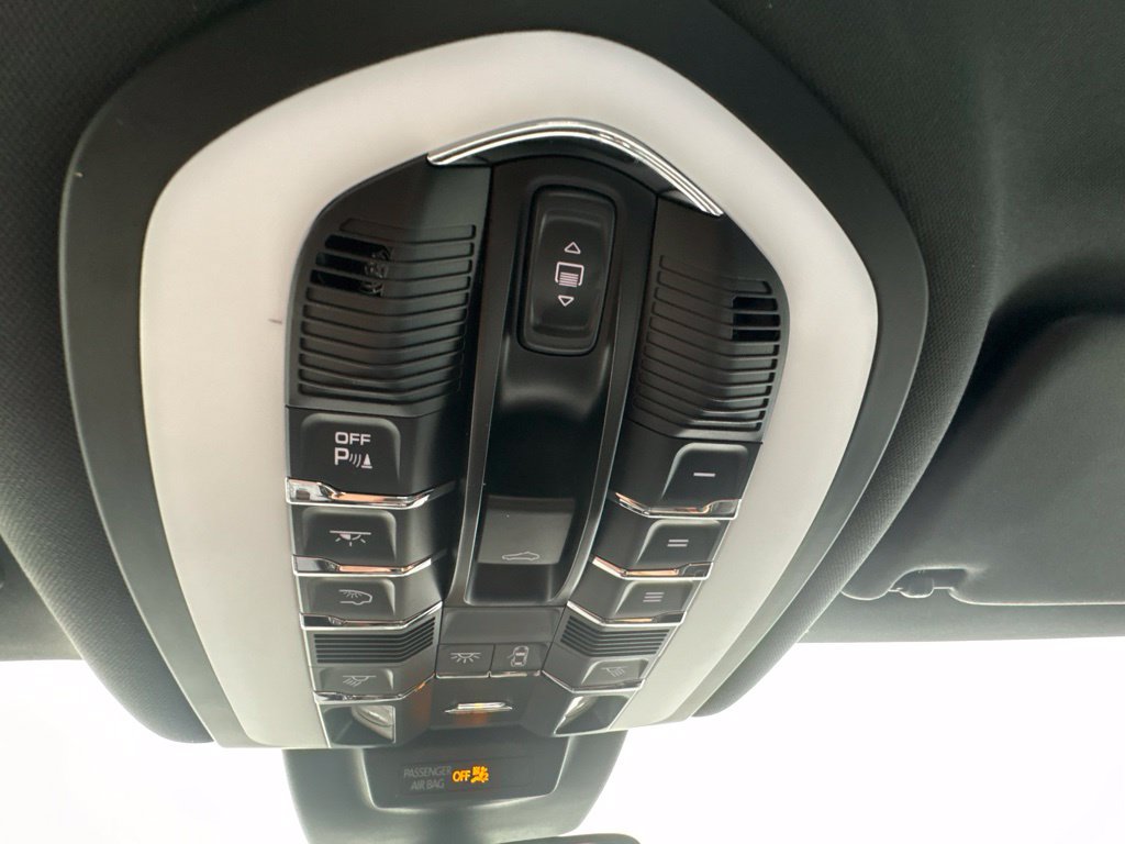 Certified 2023 Porsche Macan AWD/4WD image 40