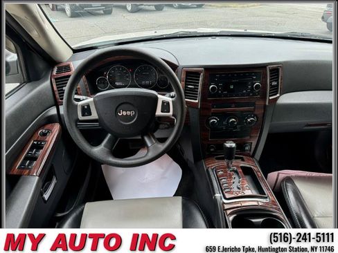 Used 2010 Jeep Grand Cherokee Laredo image 12