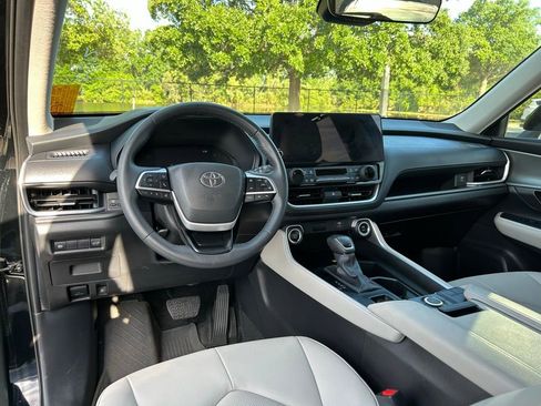 Used 2025 Toyota Grand Highlander FWD image 12