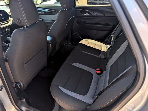 Used 2025 Chevrolet TrailBlazer LT AWD/4WD image 9
