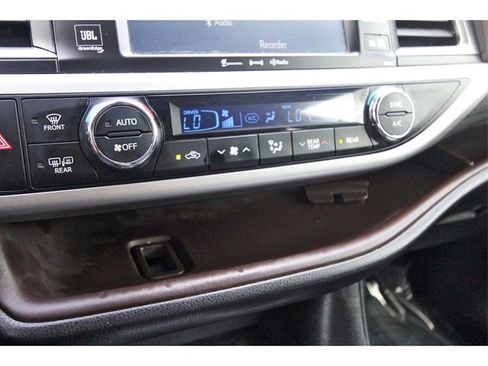 Used 2018 Toyota Highlander Limited Platinum image 26