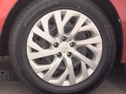 Used 2018 Toyota Corolla LE FWD image 14