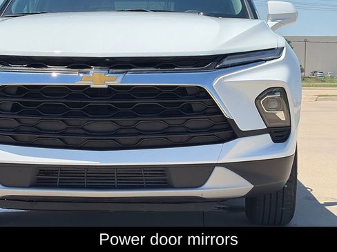 Used 2025 Chevrolet Blazer LT FWD image 3