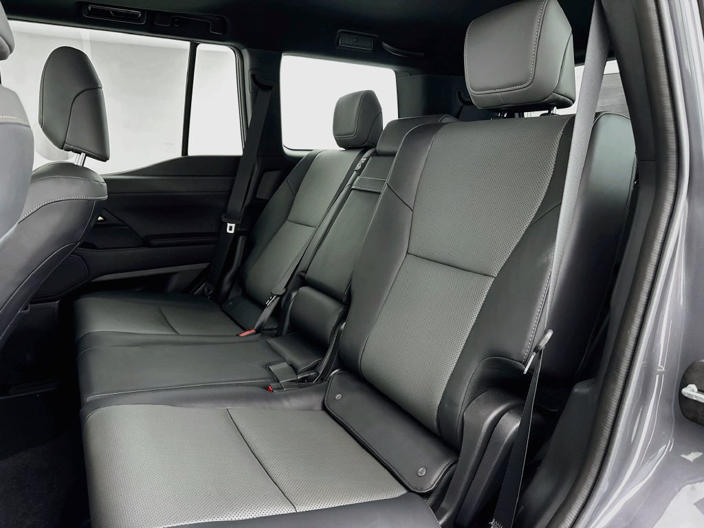 Used 2025 Lexus GX 550 w/ Cold Area Package AWD/4WD image 24
