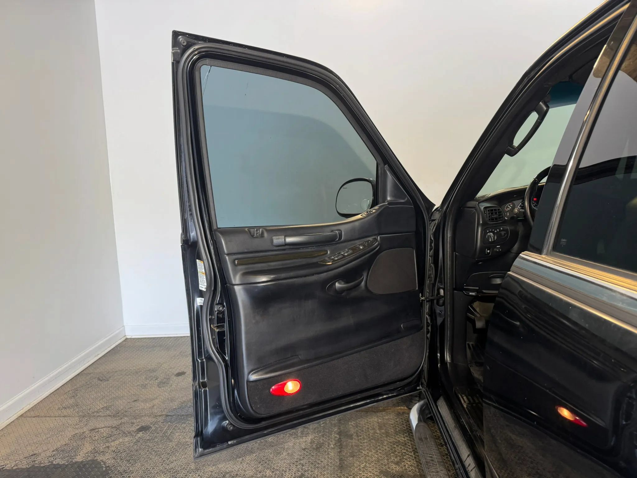 Used 2002 Lincoln Blackwood RWD image 7