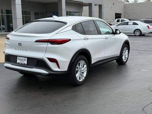 Used 2024 Buick Envista Preferred w/ Convenience I Package image 3