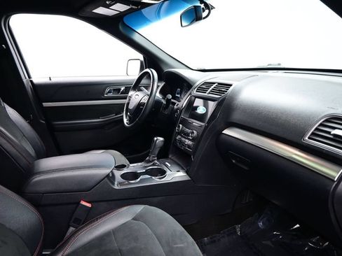Used 2022 Toyota Venza XLE AWD/4WD image 11