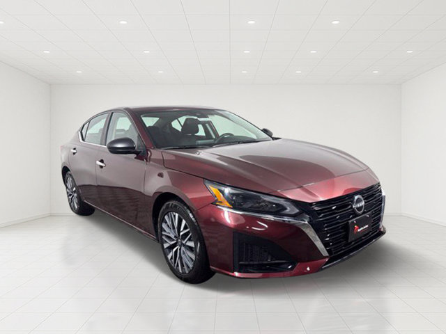 Used 2024 Nissan Altima 2.5 SV FWD image 1