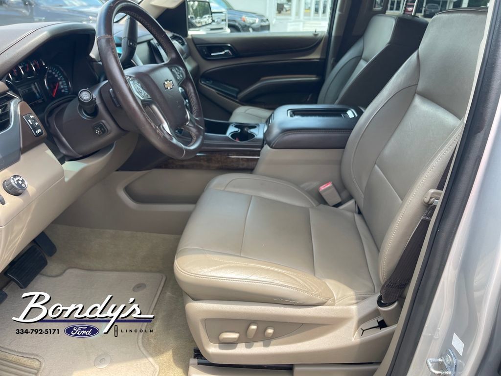 Used 2017 Chevrolet Suburban LT w/ Luxury Package RWD image 10