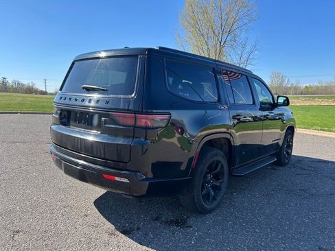 Used 2024 Jeep Wagoneer Series II AWD/4WD image 6