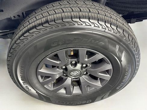 Used 2023 Toyota Tacoma SR5 AWD/4WD image 37