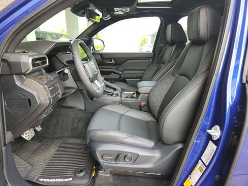 Used 2024 Toyota Tacoma Limited AWD/4WD image 17