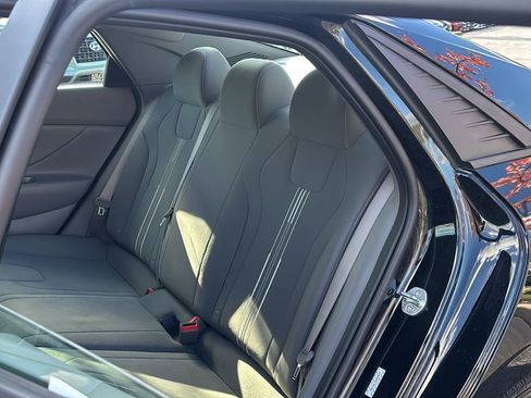 Used 2022 Hyundai Elantra Blue image 27