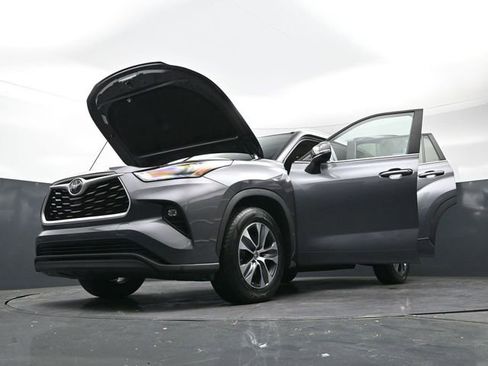 Used 2024 Toyota Highlander XLE image 47