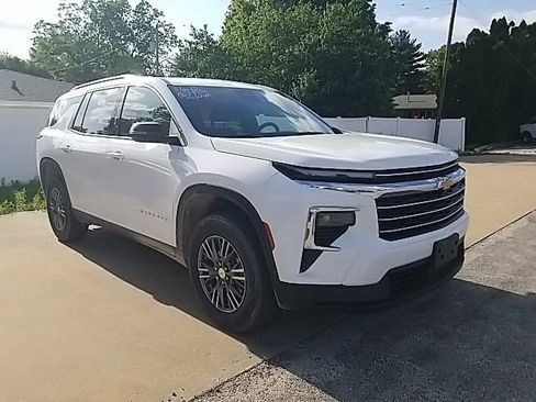 Certified 2026 Chevrolet Traverse LT AWD/4WD image 3