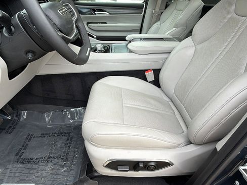 Used 2024 Jeep Wagoneer Series III w/ Premium Group I image 16