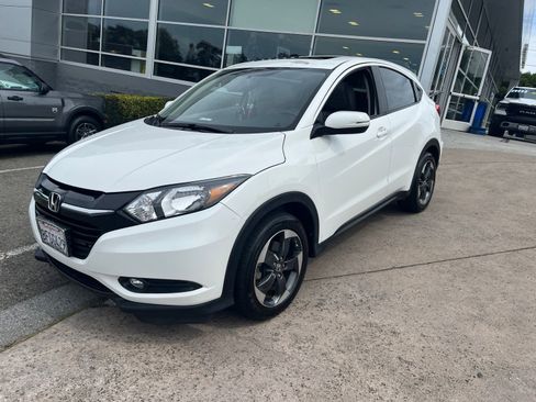 Used 2018 Honda HR-V EX image 3