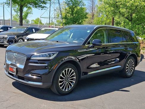 Used 2023 Lincoln Aviator AWD w/ Premium Package image 9