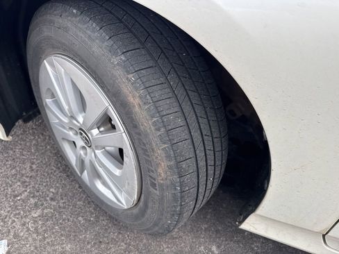 Used 2016 Toyota Prius Two image 19