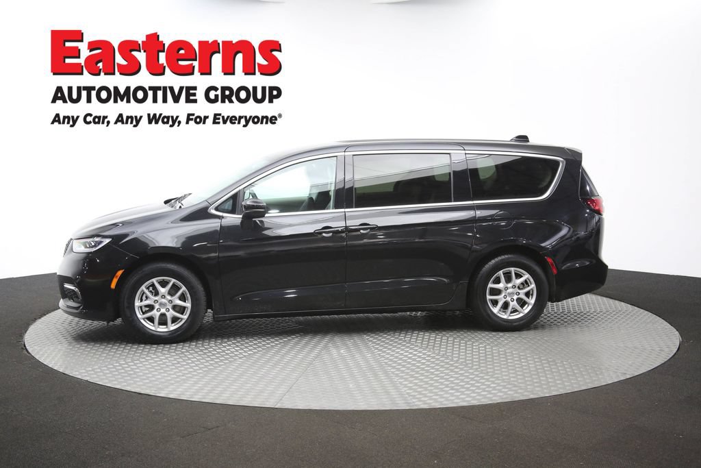 Used 2023 Chrysler Pacifica Touring-L FWD image 62