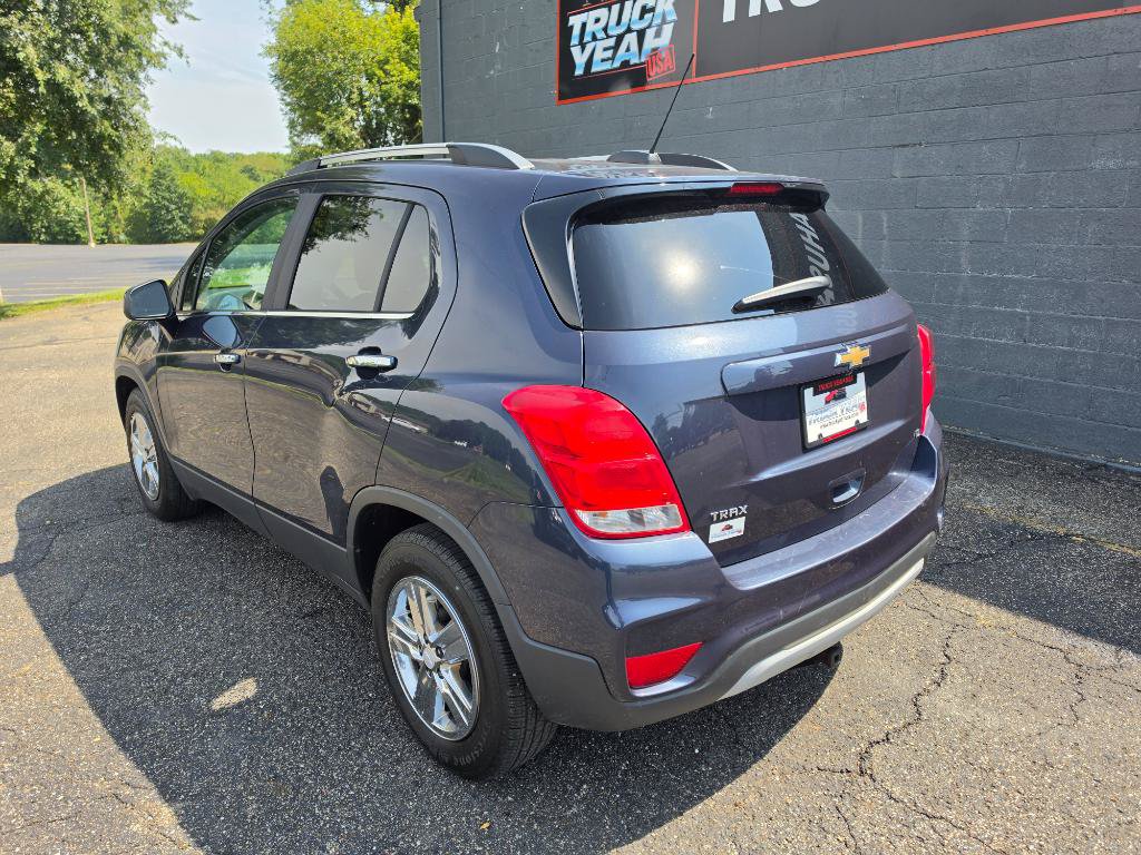 Used 2018 Chevrolet Trax LT w/ LT Convenience Package FWD image 3
