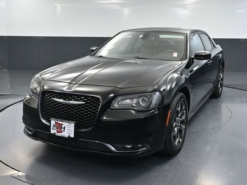 Used 2018 Chrysler 300 S image 11