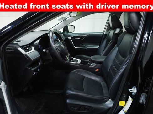 Used 2021 Toyota RAV4 XLE Premium image 11