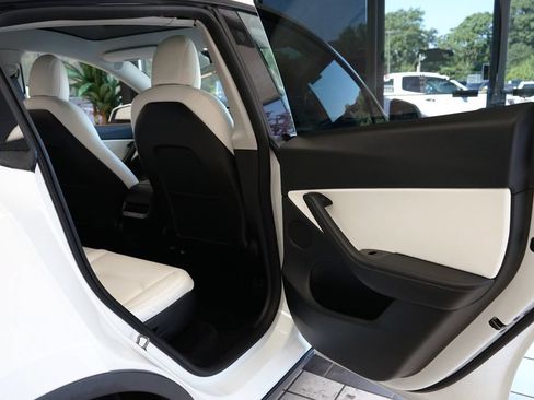 Used 2021 Tesla Model Y Long Range AWD/4WD image 45