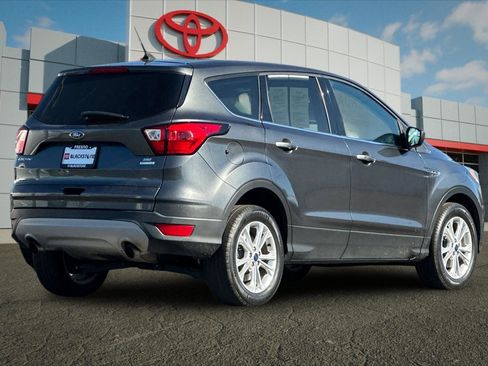 Used 2019 Ford Escape SE image 3