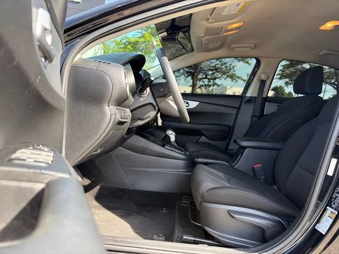 Certified 2023 Kia Forte LXS w/ LXS Technology Package FWD image 15