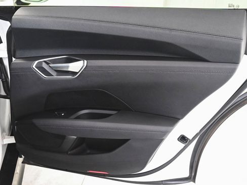 Used 2022 Audi e-tron GT Premium Plus image 12