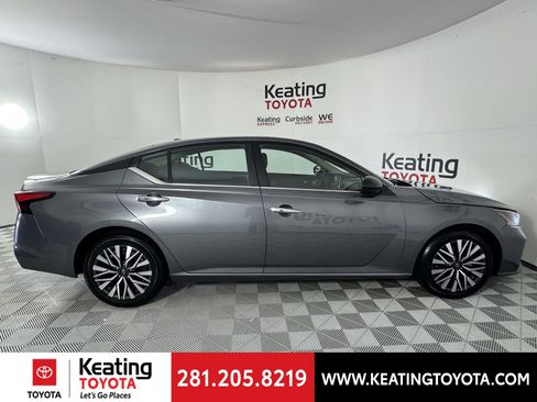 Used 2024 Nissan Altima 2.5 SV image 3