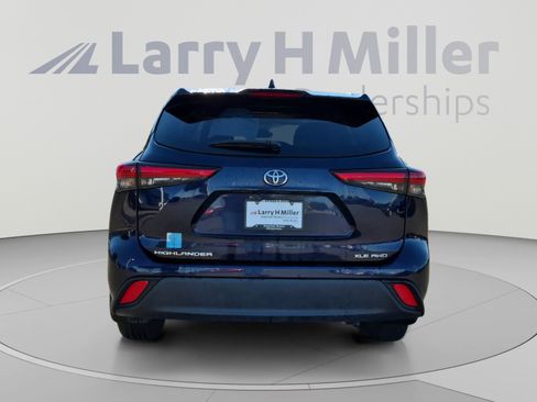 Used 2023 Toyota Highlander XLE AWD/4WD image 4