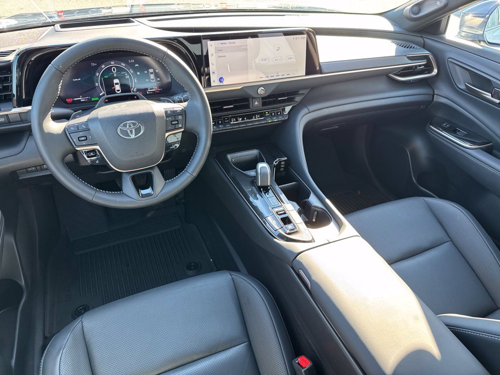 Used 2025 Toyota Crown Platinum AWD/4WD image 16