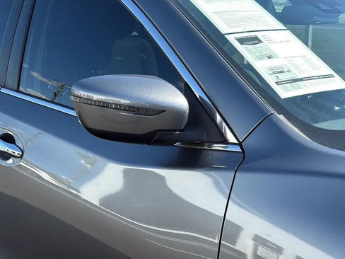 Used 2020 Nissan Rogue SV image 11