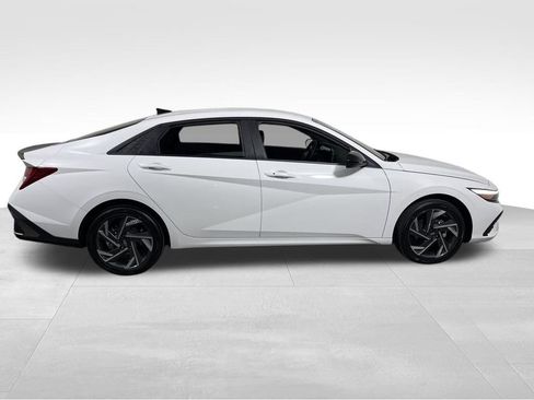 New 2025 Hyundai Elantra SEL image 6