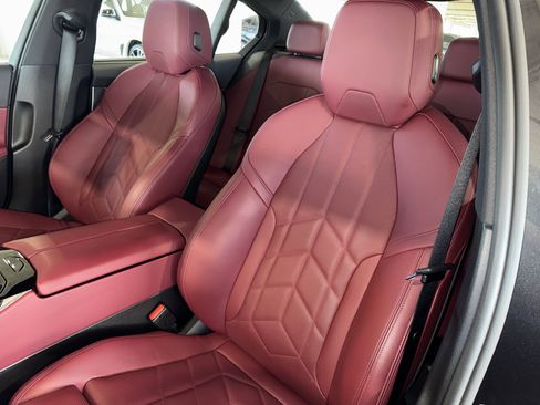 Certified 2025 BMW 530i image 32