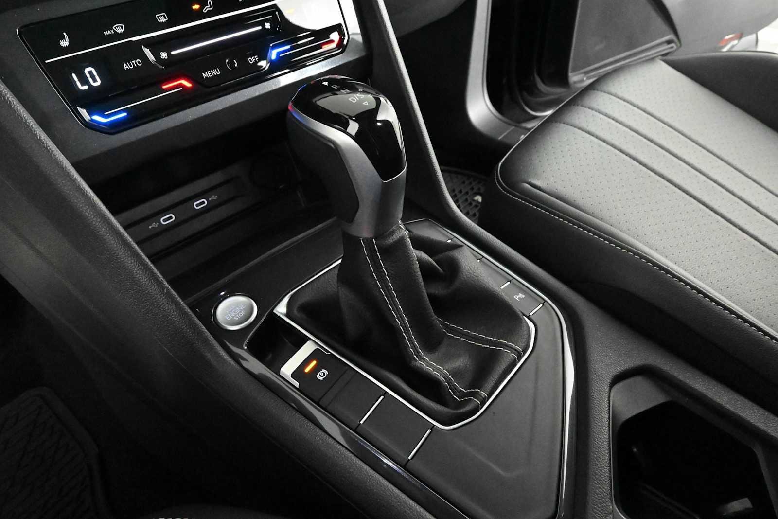 Certified 2023 Volkswagen Tiguan SE R-Line FWD image 29