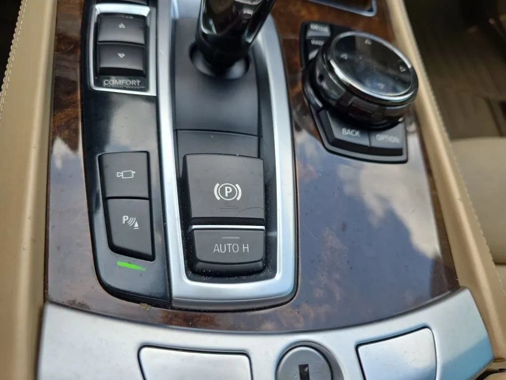 Used 2015 BMW 750Li RWD image 36