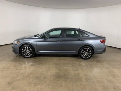 Used 2022 Volkswagen Jetta Sport image 16