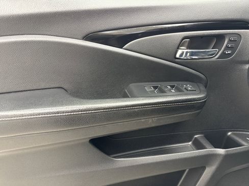 Used 2019 Honda Pilot Touring image 35