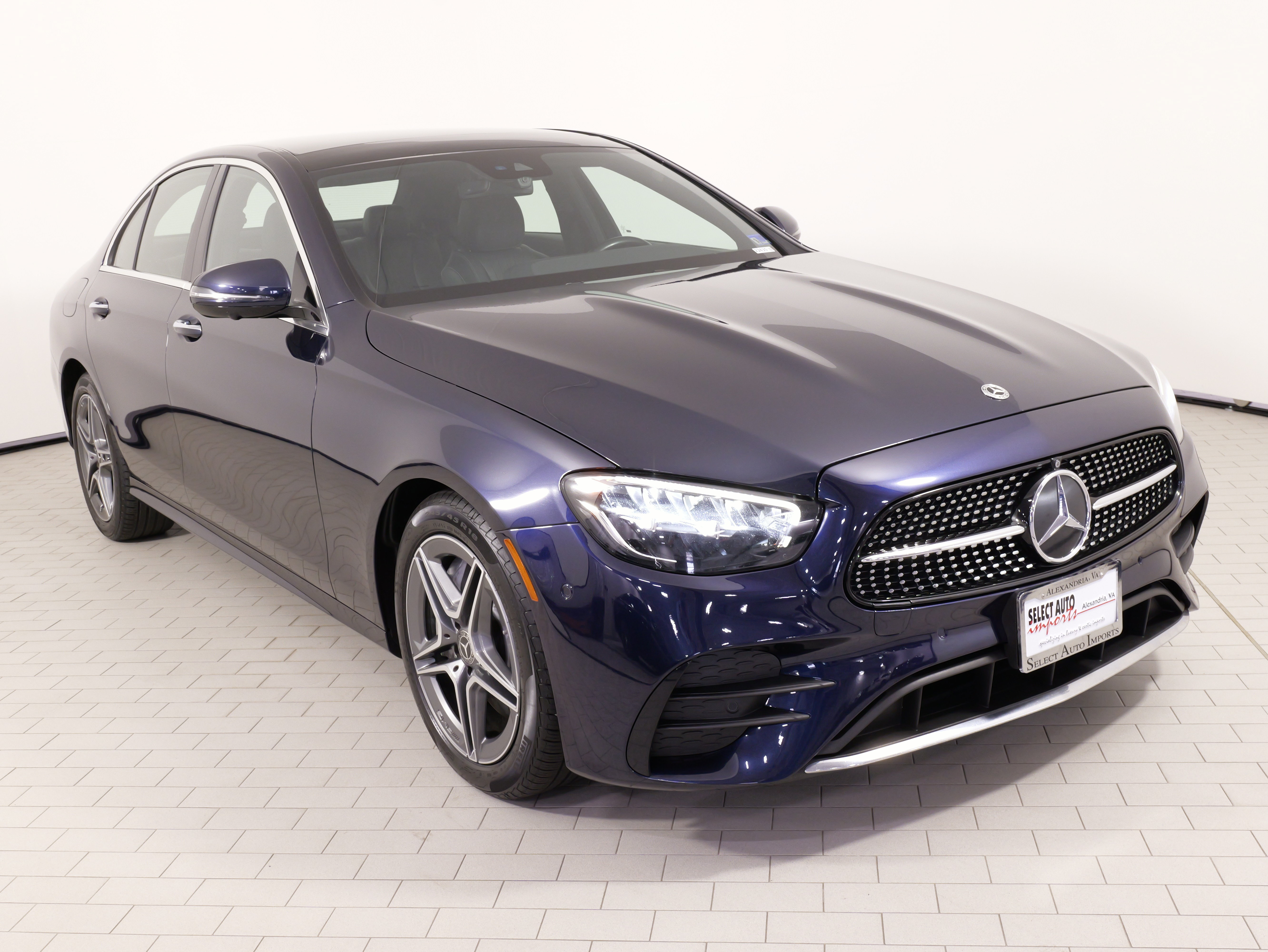 Used 2023 Mercedes-Benz E 350 4MATIC Sedan image 5